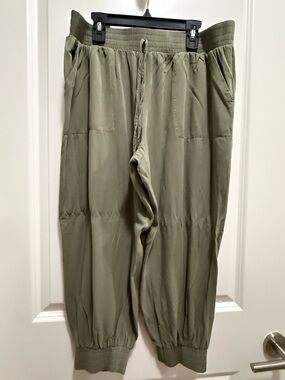 Hem & Thread Olive Drawstring Joggers
